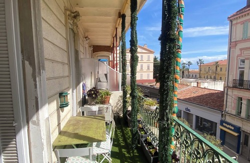 Hyeres City Centre Apartamento | Superb apartment in the historic center of Hyères Les Palmiers.
