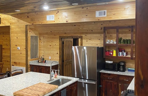 Etta Cabina | Superb cabin with AC, Wi-Fi. 4 bedrooms available, 26 minutes to Oxford square