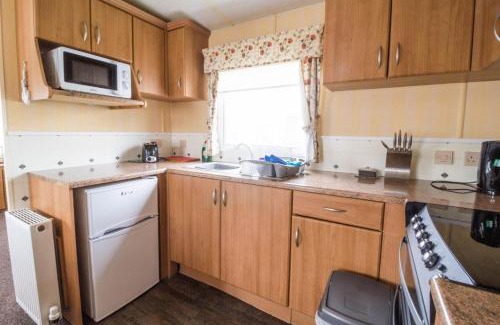 Kessingland Otro | Superb Caravan By The Seaside In Kessingland, Suffolk Ref 90040Sg