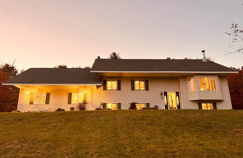Johnsburg Chalet De Esquí | Superb Chalet Near Gore Ski Resort, Hot Tub, Game Room, Firepit and Fireplace