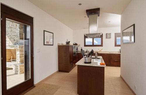 Anzere Chalet De Esquí | Magnífico chalet contemporáneo situado a los pies de las pistas de esquí con acceso a internet