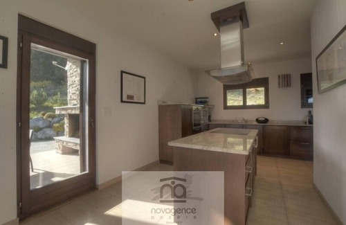 Anzere Chalet De Esquí | Magnífico chalet contemporáneo situado a los pies de las pistas de esquí con acceso a internet
