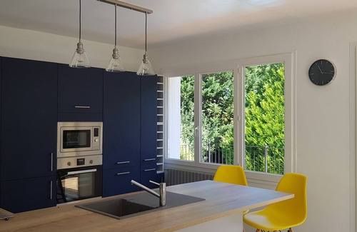Cancon Villa | Una villa moderna y contemporánea de 2 dormitorios en el primer piso.