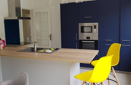 Cancon Villa | Una villa moderna y contemporánea de 2 dormitorios en el primer piso.