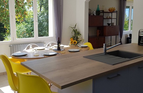 Cancon Villa | Una villa moderna y contemporánea de 2 dormitorios en el primer piso.