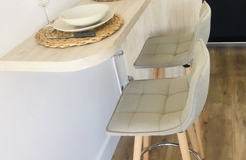 Athis-Mons Apartamento | Superb cosy Suite near Orly-Tramway & Paris with terrace