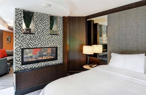 Crabtree Casa | Superb Executive King Suite w/ Top Amenities!