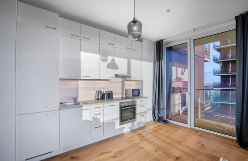 Erdberg Apartamento | Superb Landstraße 1BR w/ Roof Pool & Doorman, nr Metro, by Blueground