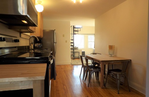 Burlington Apartamento | Excelente ubicación, apartamento actualizado con vista al lago