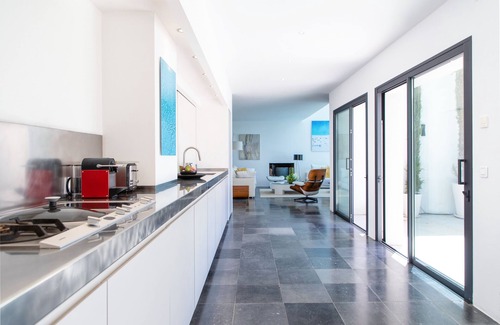 La Garde-Freinet Villa | Magnífica villa contemporánea con vista en un entorno verde.