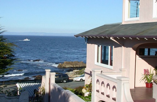 Pacific Grove Cabina | Superb ocean view/1860 5pc Renaissance Revival KINGBED set/rocker/settee/shower