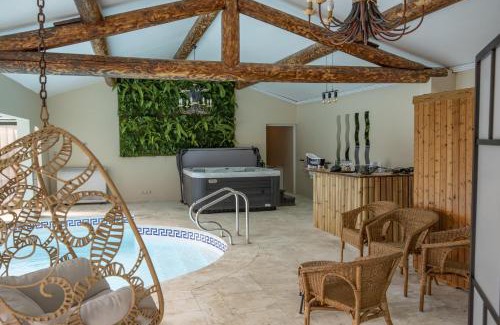 Mouries Casa | superb prestige property with indoor heated swimming pool, seminar room and tennis court in mouries, in the alpilles in provence – 16 people