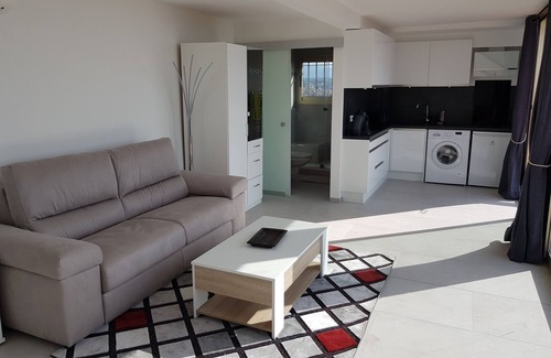 Bastide Giraud Apartamento | Superb studio, panoramic sea view. Pool currently out of service.