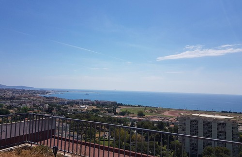 Bastide Giraud Apartamento | Superb studio, panoramic sea view. Pool currently out of service.