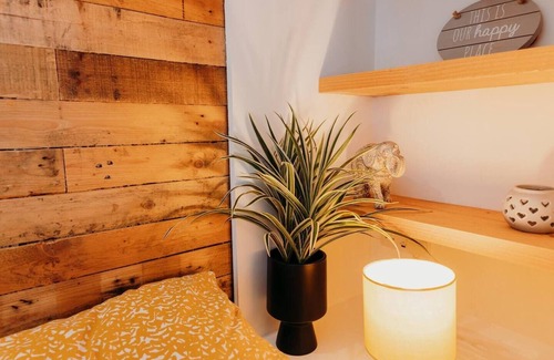 Caldicot Casa | Superb Tiny Home. Super fast Wi-Fi. Parking.