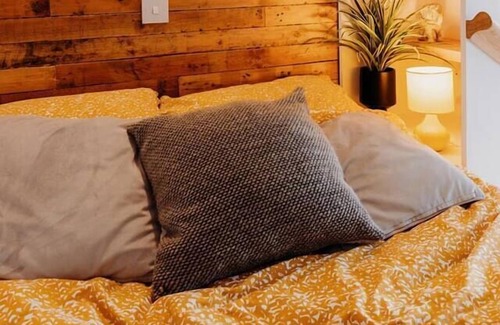 Caldicot Casa | Superb Tiny Home. Super fast Wi-Fi. Parking.