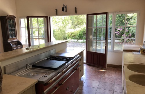 Behobie Casa | Hermosa auténtica casa, piscina, amplio jardín, a 5 km del mar montagn