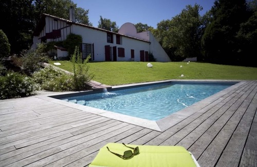 Behobie Casa | Hermosa auténtica casa, piscina, amplio jardín, a 5 km del mar montagn