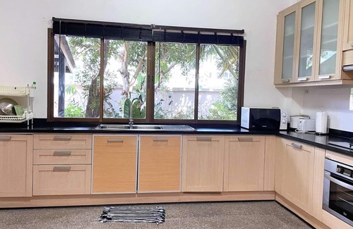 Ban Khlong Haeng Villa | Gran y espaciosa villa con piscina comunitaria.