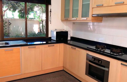 Ban Khlong Haeng Villa | Gran y espaciosa villa con piscina comunitaria.