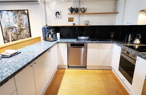 Rushcutters Bay Apartamento | Superb Warehouse Conversion - 2 Bedrooms | 1.5 Bathrooms | Parking