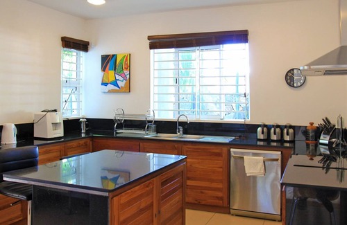 Roches Noires Villa | Magnífica villa frente al mar con piscina privada, personal de la casa