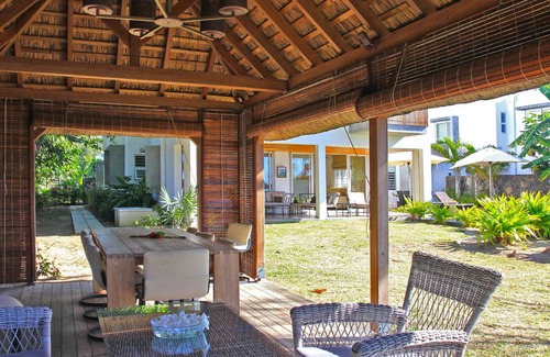Roches Noires Villa | Magnífica villa frente al mar con piscina privada, personal de la casa