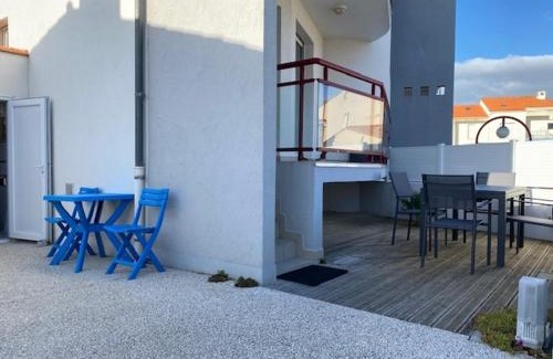 La Chaume Apartamento | Superbe appartement à La Chaume, proche mer, avec balcon, terrasse, parking et coin nuit - FR-1-422-33