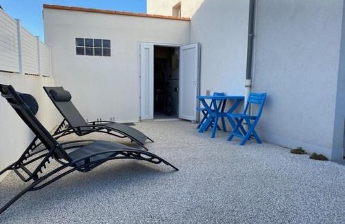 La Chaume Apartamento | Superbe appartement à La Chaume, proche mer, avec balcon, terrasse, parking et coin nuit - FR-1-422-33