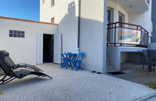 La Chaume Apartamento | Superbe appartement à La Chaume, proche mer, avec balcon, terrasse, parking et coin nuit - FR-1-422-33