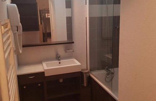 Allos Apartamento | superbe appartement avec piscine et hammam.