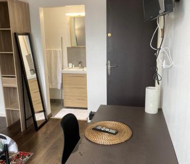 Vandoeuvre-les-Nancy Apartamento | Superbe Chambre parentale avec salle de bains privée et WC privés, wifi, cuisine