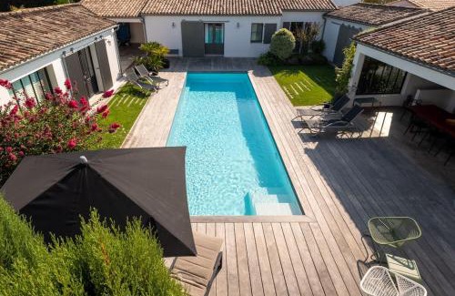La Flotte Villa | Superbe maison d'architecte autour de sa piscine chauffée