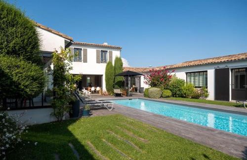 La Flotte Villa | Superbe maison d'architecte autour de sa piscine chauffée