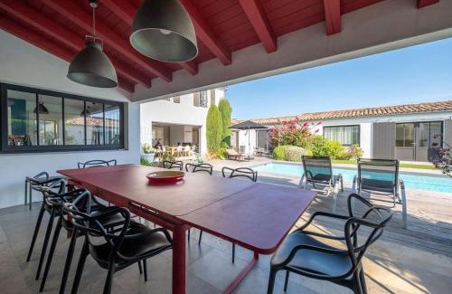 La Flotte Villa | Superbe maison d'architecte autour de sa piscine chauffée