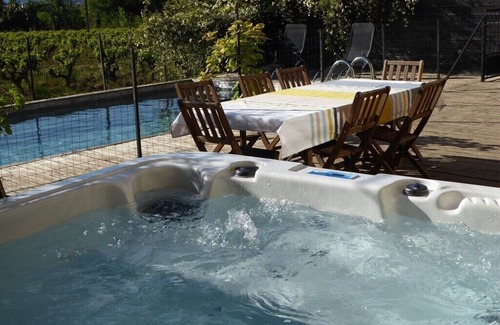 Bagnols-sur-Ceze Casa | Superbe mas Avec Piscine en Pierre au Milieu des Vignes Dans Domaine Viticole