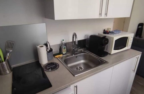 Nice Apartamento | Superbe Studio Lumineux au Port de Nice, Clim, Tram, Calme