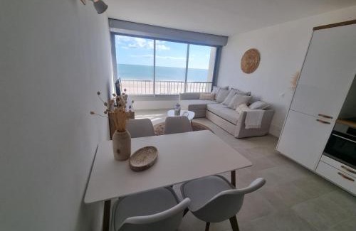 Marseillan Plage Apartamento | Superbe Studio Rénové les pieds dans l'eau!
