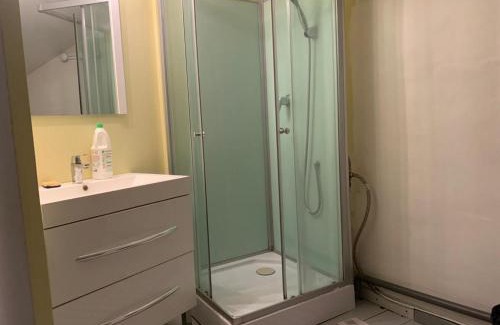 Saint-Cere Apartamento | SUPERBE TRIPLEX MEUBLÉ TOUT CONFORT HYPER CENTRE ST CÉRÉ 3 CHAMBRES WIFI 120 M2 8 pers max