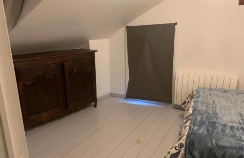 Saint-Cere Apartamento | SUPERBE TRIPLEX MEUBLÉ TOUT CONFORT HYPER CENTRE ST CÉRÉ 3 CHAMBRES WIFI 120 M2 8 pers max