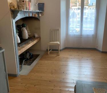 Saint-Cere Apartamento | SUPERBE TRIPLEX MEUBLÉ TOUT CONFORT HYPER CENTRE ST CÉRÉ 3 CHAMBRES WIFI 120 M2 8 pers max