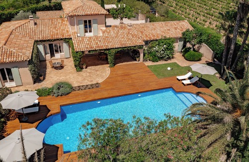 Plan-de-la-Tour Villa | Superbe Villa Climatisée, Piscine Chauffée, Jardin au Calme et Proche du Village