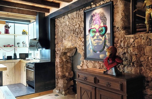 Saint-Salvy Casa | Superhero Hideout Barn