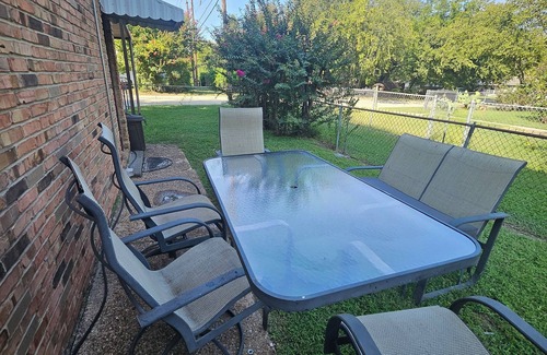 Mesquite Casa | SUPERHOST Grace Unit B, Luxury 2bedrm/wCrib&GameTable Mesquite Convention Center