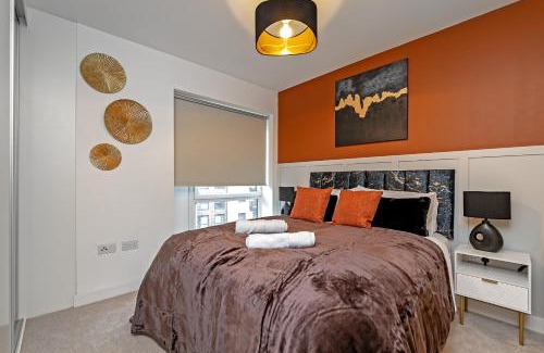 Luton Apartamento | SUPERIOR AIRPORT SUITE, FREE Parking, Stylish, BALCONY, Two Bathrooms, Close To Airport, Station & Centre