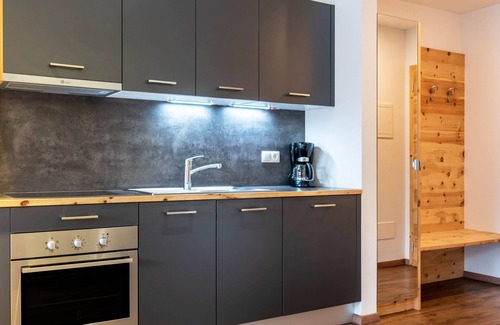 Gudon Apartamento | Superior apartamento vacacional 'Marialisa Apt Orchidee' con vistas a la montaña, jacuzzi y Wi-Fi