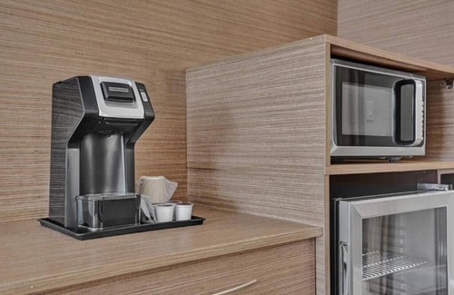 Galt Mile Hotel | Superior King Unit in The Garden Hotel | Walk to Lauderdale-by-the-Sea Beach