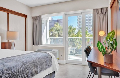 Galt Mile Hotel | Superior King Unit in The Garden Hotel | Walk to Lauderdale-by-the-Sea Beach