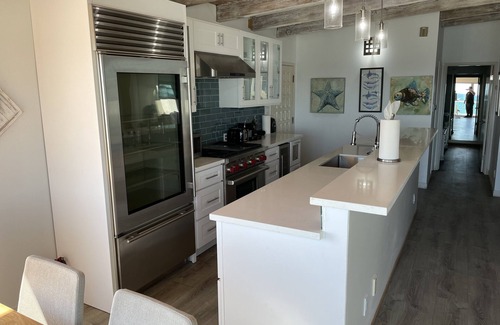 Central Malibu Casa | Superior Malibu Road Oceanfront Townhouse PRIVATE BEACH