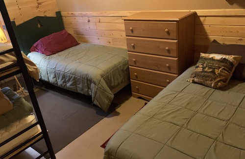 Isabella Cabina | Superior National Forest getaway Cozy comfortable cabin. (Outhouse)
